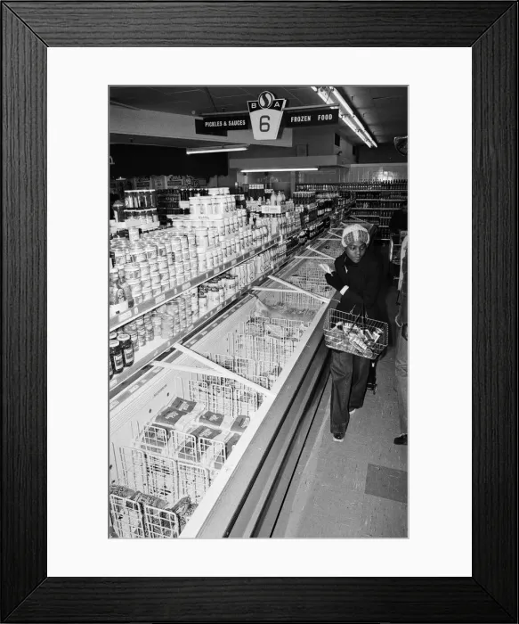 Framed Print : Scenes inside a Safeway supermarket. 5th January 1979 Framed Print : Scenes inside a Safeway supermarket. 5th January 1979
