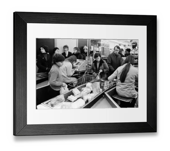 Framed Print : Scenes inside a Tesco supermarket. 5th January 1979 Framed Print : Scenes inside a Tesco supermarket. 5th January 1979