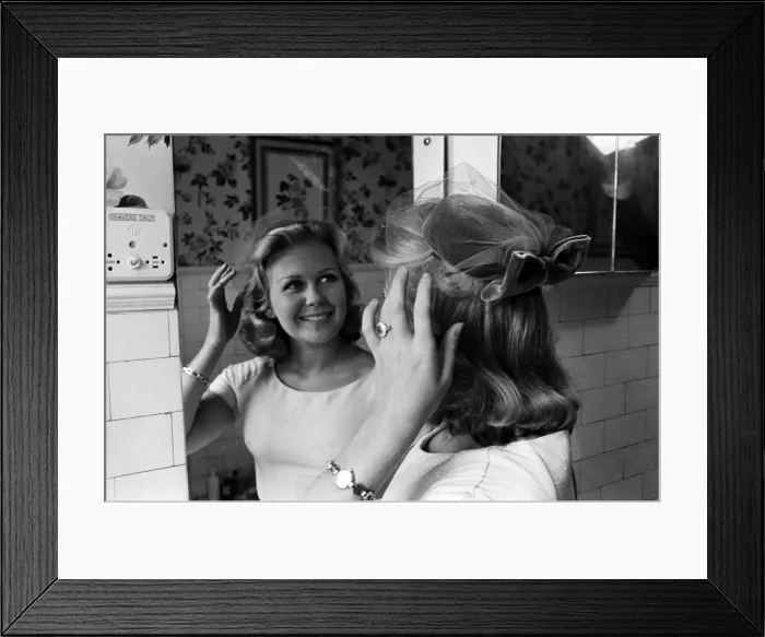 Framed Print : Actress Juliet Mills wearing her engagement ring. 10th August 1961 Framed Print : Actress Juliet Mills wearing her engagement ring. 10th August 1961