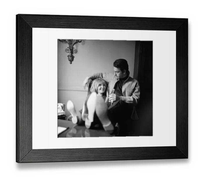 Framed Print : American songwriter Neil Diamond pictued at Westbury Hotel with Lulu