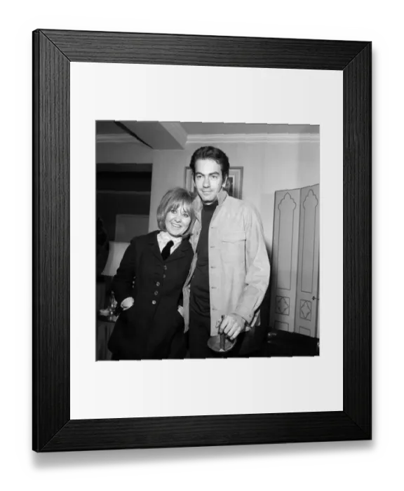 Framed Print : American songwriter Neil Diamond pictued at Westbury Hotel with Lulu