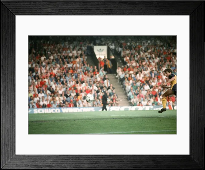 Framed Print : Liverpool 0 v 2 Arsenal, Division One League Title clincher at Anfield, Liverpool Framed Print : Liverpool 0 v 2 Arsenal, Division One League Title clincher at Anfield, Liverpool
