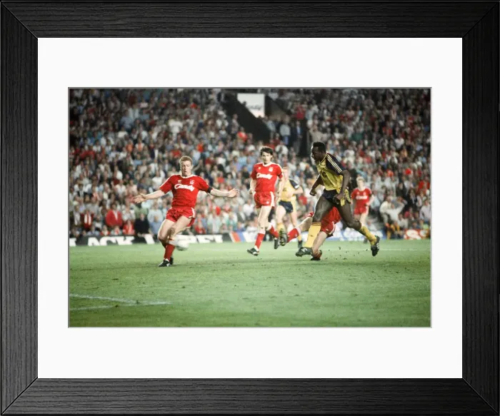 Framed Print : Liverpool 0 v 2 Arsenal, Division One League Title clincher at Anfield, Liverpool