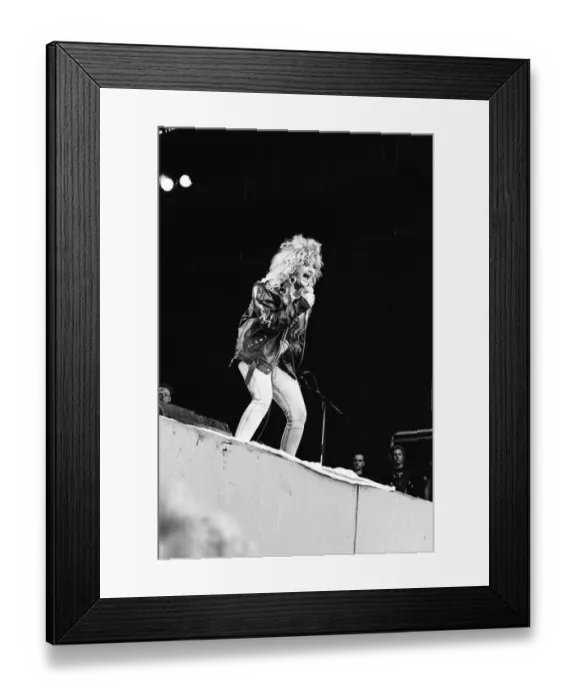 Framed Print : Bonnie Tyler (real name Gaynor Hopkins) appearing at The Reading Festival Framed Print : Bonnie Tyler (real name Gaynor Hopkins) appearing at The Reading Festival