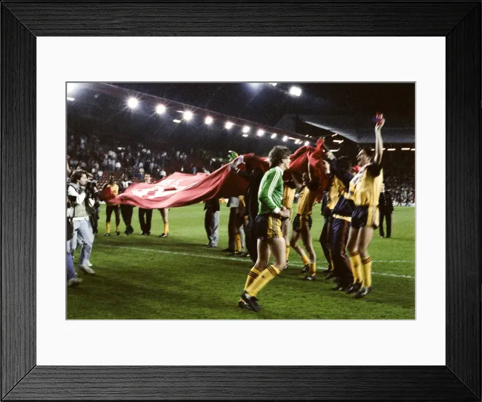 Framed Print : Liverpool 0 v 2 Arsenal, Division One League Title clincher at Anfield, Liverpool