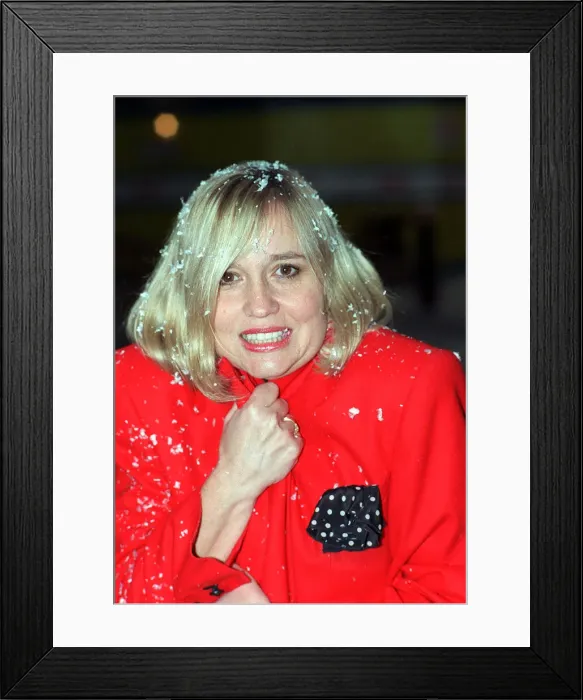 Framed Print : Actress Susan Penhaligon Nov 1990 covered in snow Framed Print : Actress Susan Penhaligon Nov 1990 covered in snow