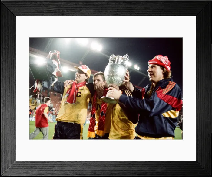 Framed Print : Liverpool 0 v 2 Arsenal, Division One League Title clincher at Anfield, Liverpool