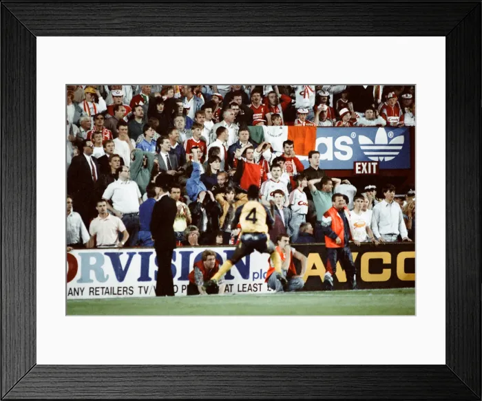 Framed Print : Liverpool 0 v 2 Arsenal, Division One League Title clincher at Anfield, Liverpool
