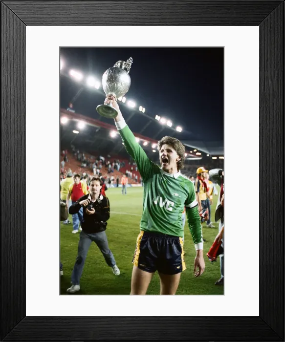 Framed Print : Liverpool 0 v 2 Arsenal, Division One League Title clincher at Anfield, Liverpool Framed Print : Liverpool 0 v 2 Arsenal, Division One League Title clincher at Anfield, Liverpool