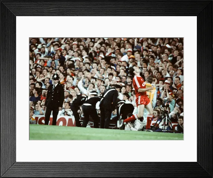 Framed Print : Liverpool 0 v 2 Arsenal, Division One League Title clincher at Anfield, Liverpool Framed Print : Liverpool 0 v 2 Arsenal, Division One League Title clincher at Anfield, Liverpool