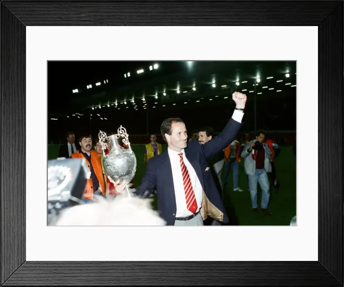 Framed Print : Liverpool 0 v 2 Arsenal, Division One League Title clincher at Anfield, Liverpool Framed Print : Liverpool 0 v 2 Arsenal, Division One League Title clincher at Anfield, Liverpool