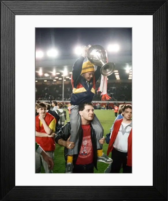 Framed Print : Liverpool 0 v 2 Arsenal, Division One League Title clincher at Anfield, Liverpool Framed Print : Liverpool 0 v 2 Arsenal, Division One League Title clincher at Anfield, Liverpool