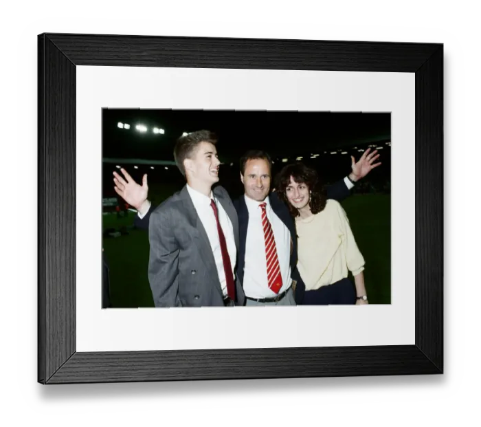 Framed Print : Liverpool 0 v 2 Arsenal, Division One League Title clincher at Anfield, Liverpool Framed Print : Liverpool 0 v 2 Arsenal, Division One League Title clincher at Anfield, Liverpool