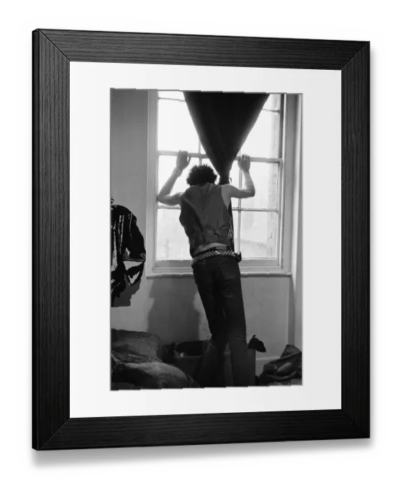 Framed Print : Sid Vicious, bassist and vocalist with punk rock band the Sex Pistols, Circa 1978 Framed Print : Sid Vicious, bassist and vocalist with punk rock band the Sex Pistols, Circa 1978