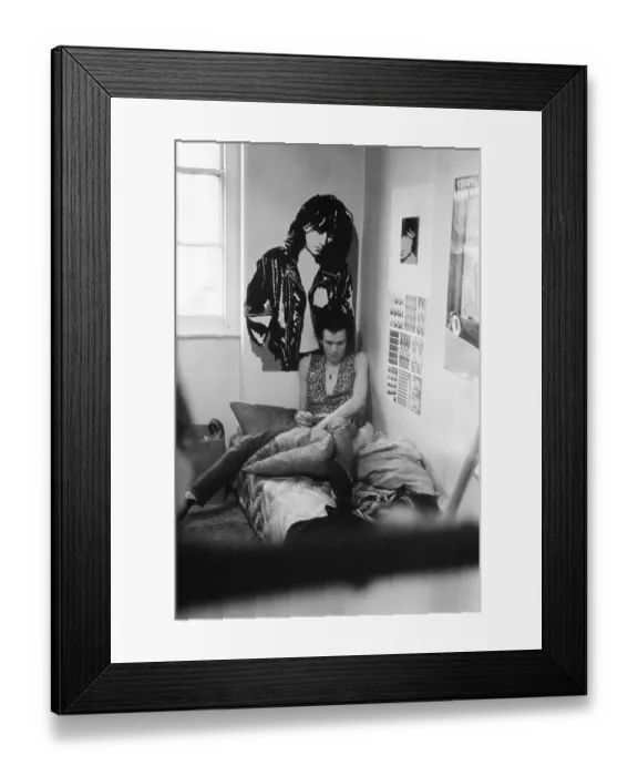 Framed Print : Sid Vicious, bassist and vocalist with punk rock band the Sex Pistols, Circa 1978 Framed Print : Sid Vicious, bassist and vocalist with punk rock band the Sex Pistols, Circa 1978