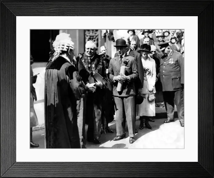Framed Print : King Edward VIII - Abdicated 10 December 1936 then became the Duke of Windsor Framed Print : King Edward VIII - Abdicated 10 December 1936 then became the Duke of Windsor