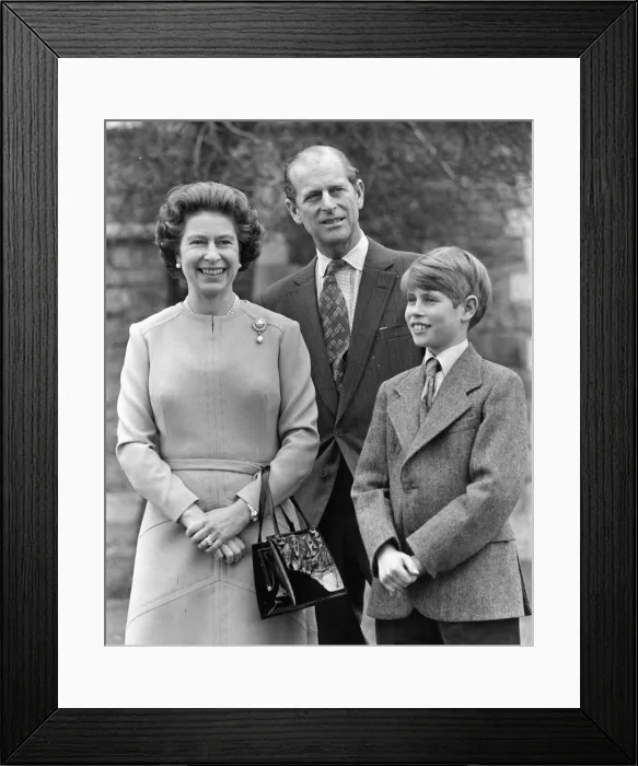 Framed Print : Queen Elizabeth II takes a stroll in the grounds of Windsor Castle with Prince Philip Framed Print : Queen Elizabeth II takes a stroll in the grounds of Windsor Castle with Prince Philip