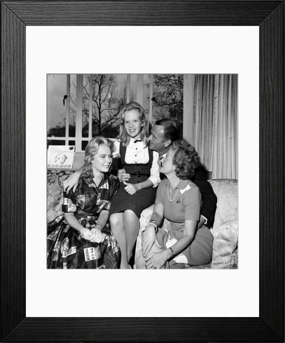 Framed Print : Britains premier show business family, The Mills, have returned to London after four Framed Print : Britains premier show business family, The Mills, have returned to London after four