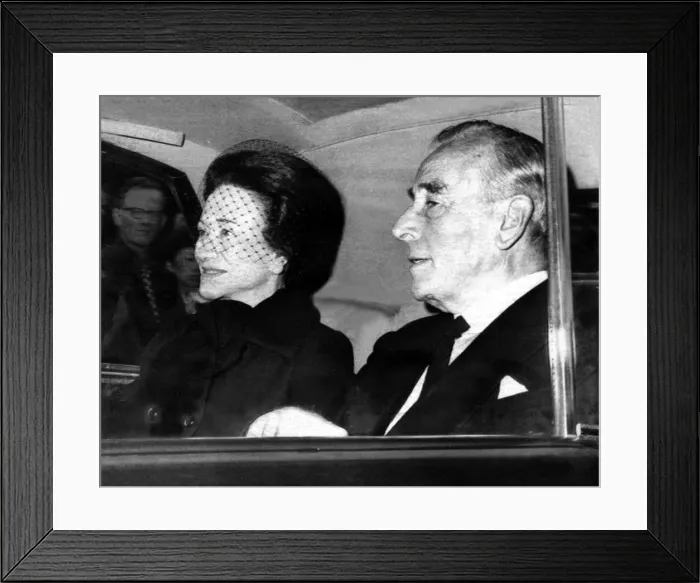 Framed Print : King Edward VIII - Abdicated 10 December 1936 then became the Duke of Windsor Framed Print : King Edward VIII - Abdicated 10 December 1936 then became the Duke of Windsor