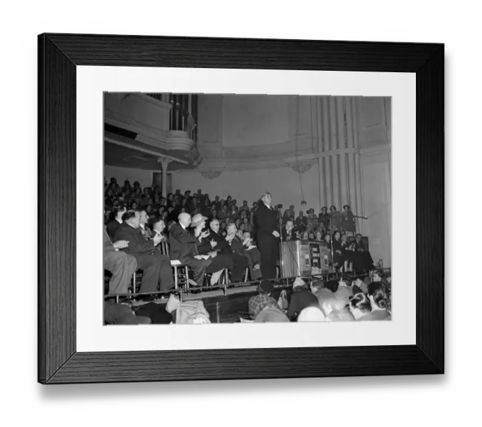 Framed Print : Aneurin Bevan Labour Party MP seen here address a political meeting in Cambridge Circa