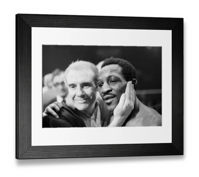 Framed Print : Maurice Hope v Carlos Herrera WBC World Super Welterweight Title Framed Print : Maurice Hope v Carlos Herrera WBC World Super Welterweight Title