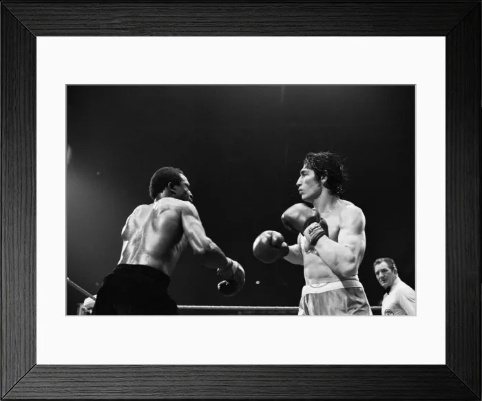 Framed Print : Maurice Hope v Carlos Herrera WBC World Super Welterweight Title Framed Print : Maurice Hope v Carlos Herrera WBC World Super Welterweight Title