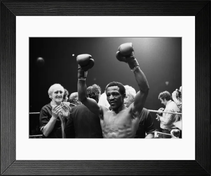 Framed Print : Maurice Hope v Carlos Herrera WBC World Super Welterweight Title Framed Print : Maurice Hope v Carlos Herrera WBC World Super Welterweight Title