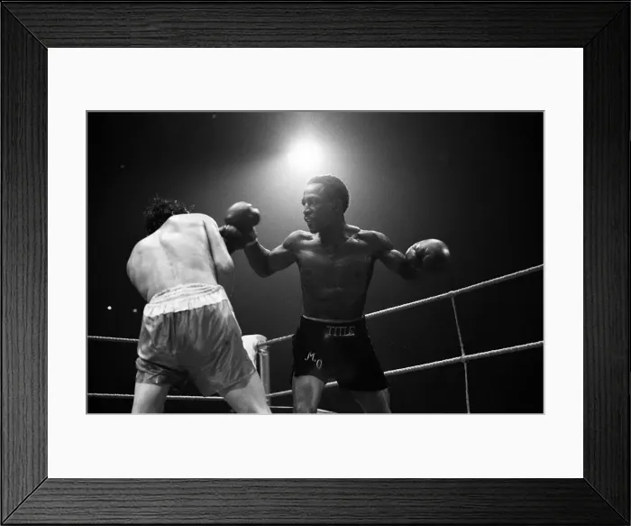Framed Print : Maurice Hope v Carlos Herrera WBC World Super Welterweight Title Framed Print : Maurice Hope v Carlos Herrera WBC World Super Welterweight Title