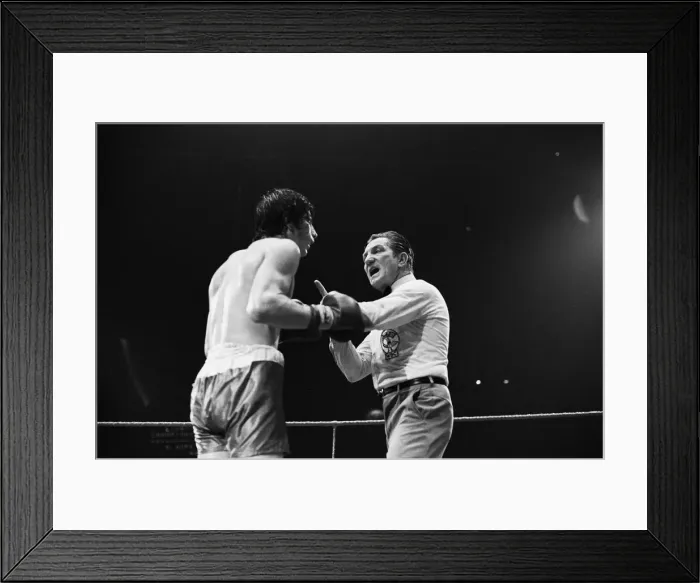 Framed Print : Maurice Hope v Carlos Herrera WBC World Super Welterweight Title Framed Print : Maurice Hope v Carlos Herrera WBC World Super Welterweight Title