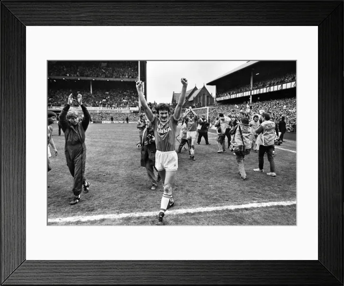Framed Print : Everton clinched the league title for the eighth time in their history with a 2-0 win Framed Print : Everton clinched the league title for the eighth time in their history with a 2-0 win