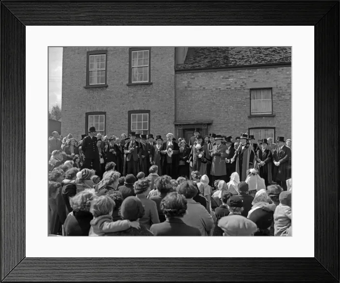 Framed Print : Cambridge mayor Leonard D. V. Wordingham throws pennies to the children at the Reach Framed Print : Cambridge mayor Leonard D. V. Wordingham throws pennies to the children at the Reach