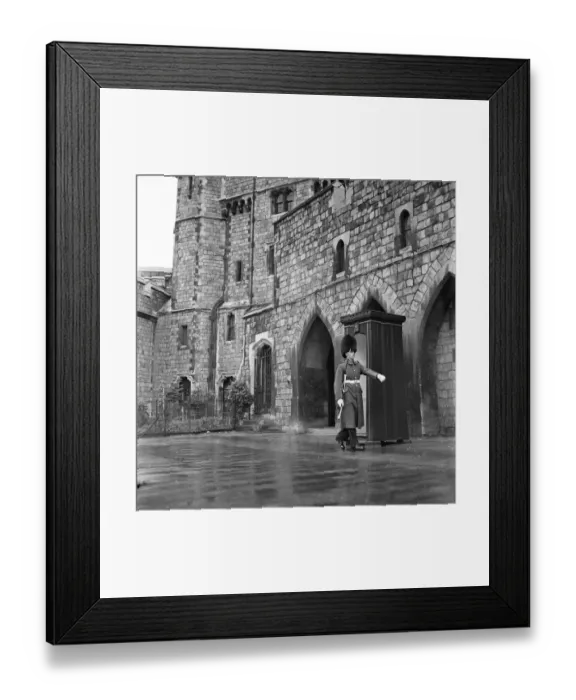 Framed Print : Guards at Windsor Castle, Berkshire. 2nd November 1962 Framed Print : Guards at Windsor Castle, Berkshire. 2nd November 1962