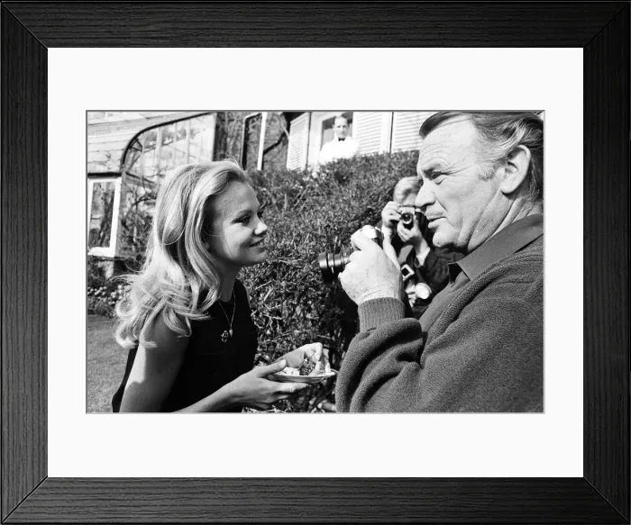 Framed Print : Hayley Mills celebrates her 21st birthday at her parents home at Richmond Hill, Surrey Framed Print : Hayley Mills celebrates her 21st birthday at her parents home at Richmond Hill, Surrey