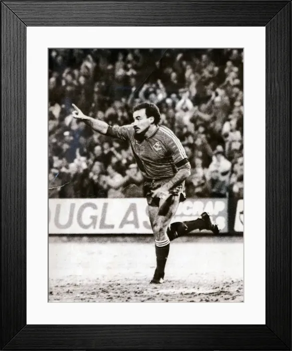 Framed Print : EQI ABERDEEN IN EUROPE WILLIE MILLER CELEBRATES SCORING GOAL IN EUROPEAN CUP ABERDEEN Framed Print : EQI ABERDEEN IN EUROPE WILLIE MILLER CELEBRATES SCORING GOAL IN EUROPEAN CUP ABERDEEN