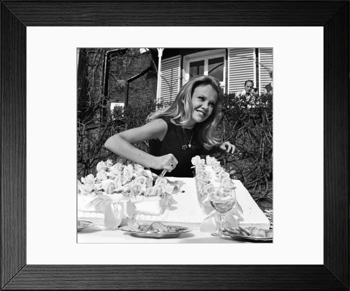 Framed Print : Hayley Mills celebrates her 21st birthday at her parents home at Richmond Hill, Surrey Framed Print : Hayley Mills celebrates her 21st birthday at her parents home at Richmond Hill, Surrey