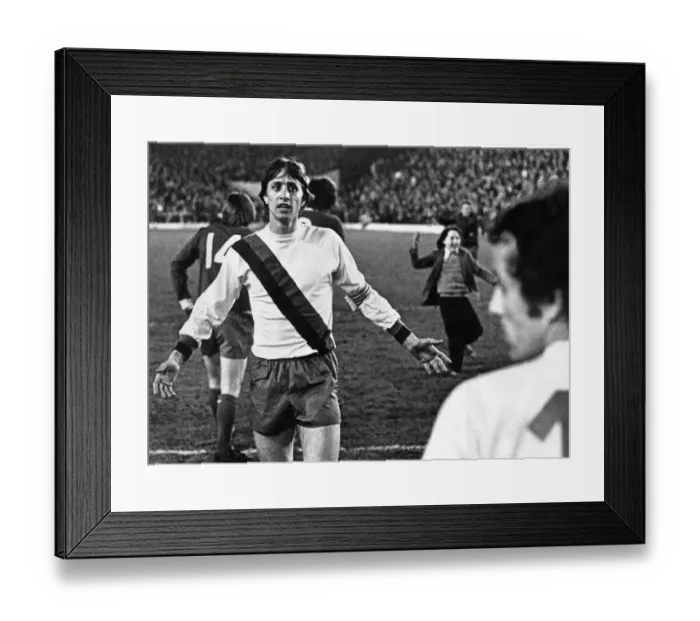 Framed Print : UEFA Cup Semi Final Second Leg match at Anfield. Liverpool 1 v Barcelona 1 Framed Print : UEFA Cup Semi Final Second Leg match at Anfield. Liverpool 1 v Barcelona 1