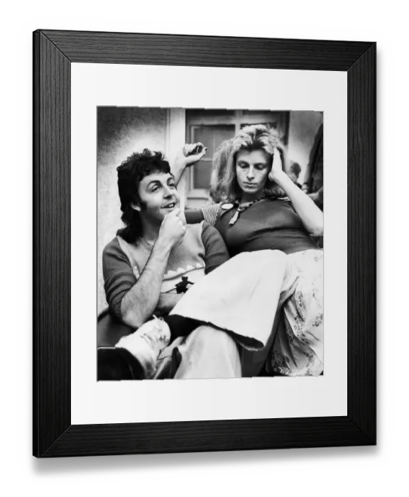 Framed Print : Former Beatles member Paul McCartney with his wife and fellow band member Linda Framed Print : Former Beatles member Paul McCartney with his wife and fellow band member Linda