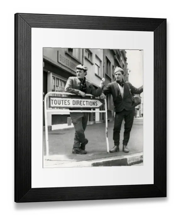 Framed Print : EQI CELTIC VERSUS INTER MILAN MAY 1967 CLETIC FANS SUPPORTERS STAND AT SIGN TOUTES