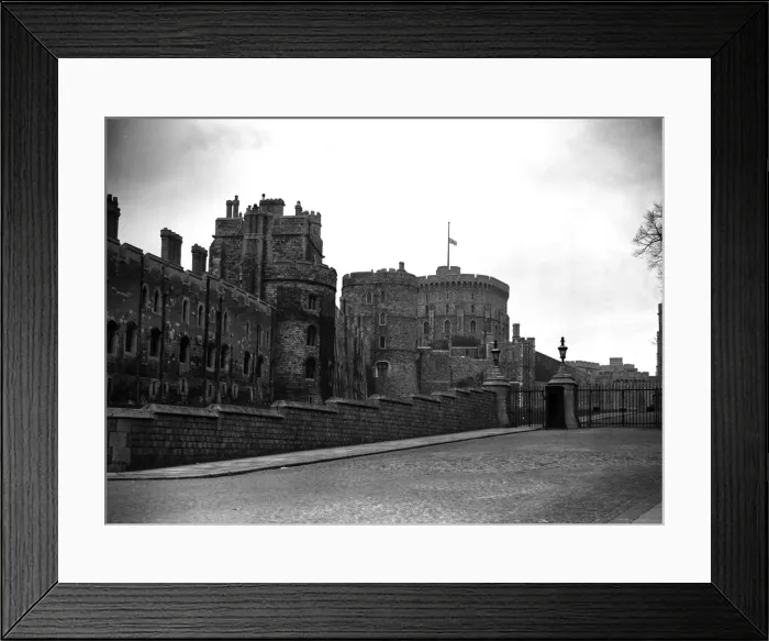 Framed Print : View of Windsor Castle, Berkshire, with the flag at half mast following the death of King Framed Print : View of Windsor Castle, Berkshire, with the flag at half mast following the death of King