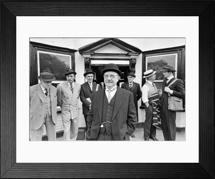 Framed Print : Arthur Lowe (centre) as Captain Mainwaring during the filming of the Dad Framed Print : Arthur Lowe (centre) as Captain Mainwaring during the filming of the Dad