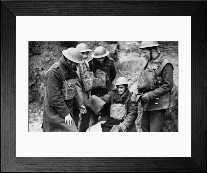 Framed Print : A sergeant of the British Expeditionary Force hands out some home knitted scarves to his