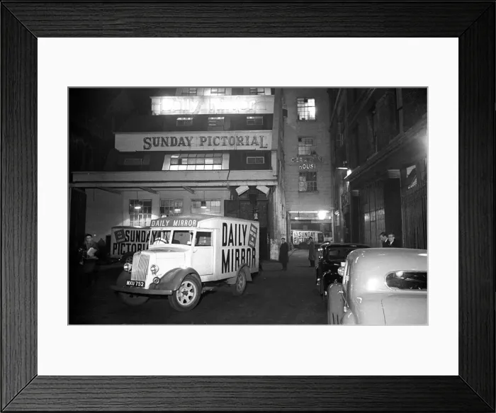 Framed Print : Daily Mirror Offices, Geraldine House, Fetter Lane, London, 8th April 1954