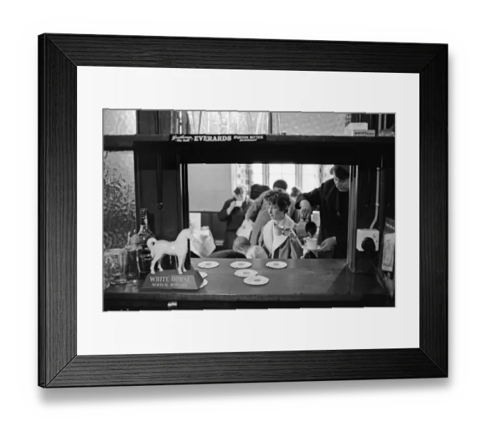 Framed Print : Baby Clinic at the Bricklayers Arms Public House, Thornton, Leicestershire Framed Print : Baby Clinic at the Bricklayers Arms Public House, Thornton, Leicestershire