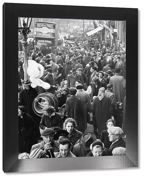 Christmas shoppers in Bull Ring, Birmingham, Monday 22nd December 1958