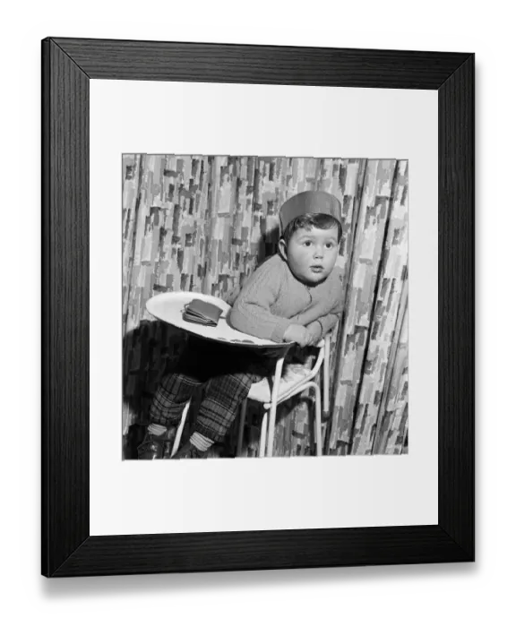 Framed Print : 21 month old John Lockey, of Perivale, with the baking tin that he wore as a hat
