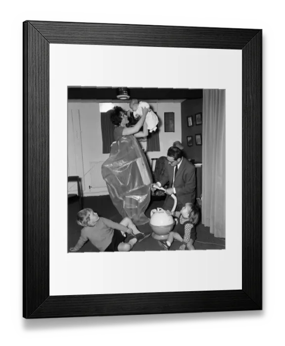 Framed Print : De-compression maternity suit. Mrs Linda Evans, with baby Catherine, 8 weeks