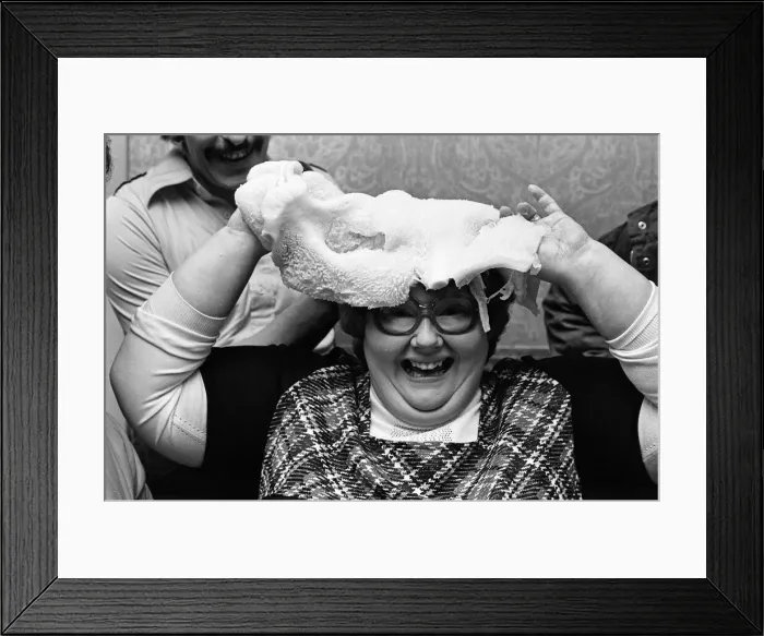 Framed Print : Mrs Kathleen Blackburn of Cowling, Yorkshire, is pictured as she prepares to tackle Framed Print : Mrs Kathleen Blackburn of Cowling, Yorkshire, is pictured as she prepares to tackle