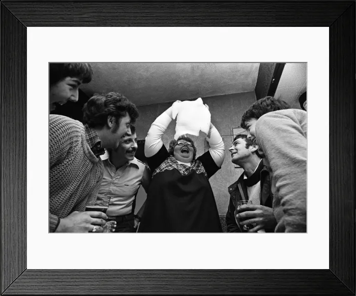 Framed Print : Mrs Kathleen Blackburn of Cowling, Yorkshire, is pictured as she prepares to tackle Framed Print : Mrs Kathleen Blackburn of Cowling, Yorkshire, is pictured as she prepares to tackle
