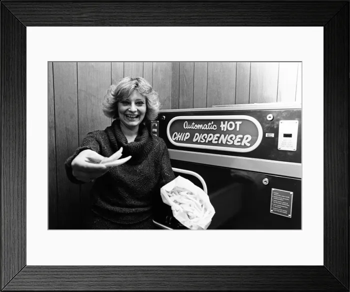 Framed Print : The automatic Hot Chip Dispenser has arrived and is serving up chips fast in the pubs Framed Print : The automatic Hot Chip Dispenser has arrived and is serving up chips fast in the pubs
