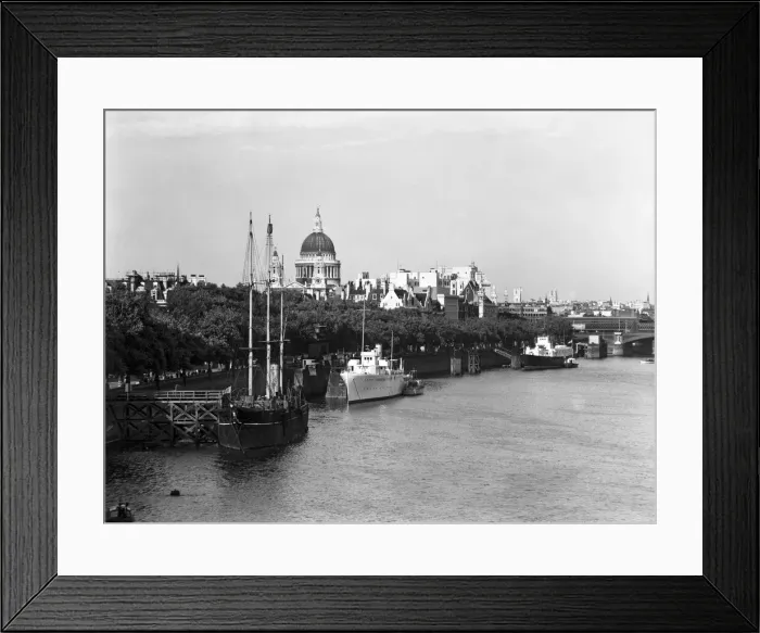 Framed Print : Views from Waterloo Bridge showing Discovery Framed Print : Views from Waterloo Bridge showing Discovery